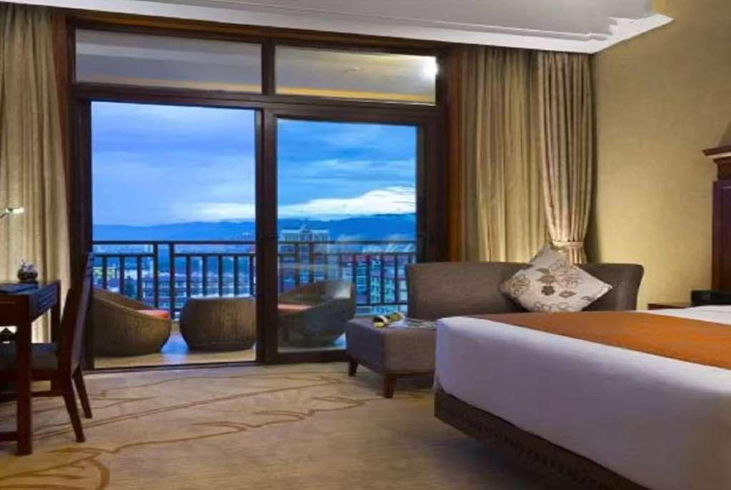 Ramada Plaza Xishuangbanna Hotel Стая снимка