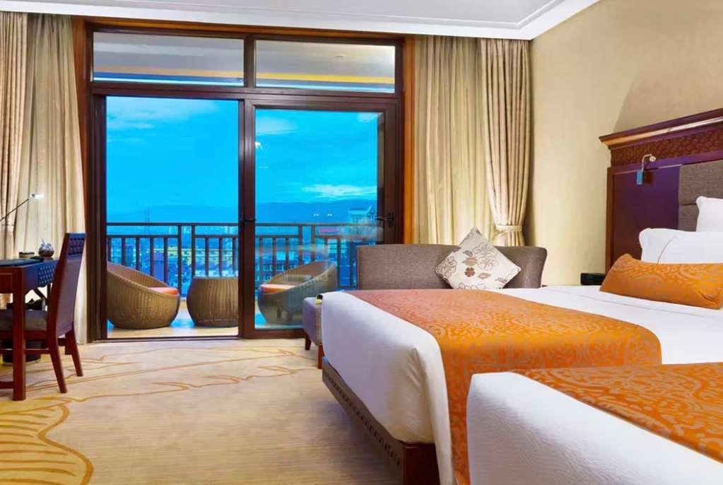 Ramada Plaza Xishuangbanna Hotel Стая снимка