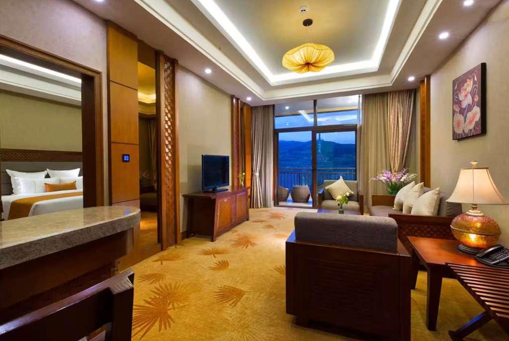 Ramada Plaza Xishuangbanna Hotel Стая снимка