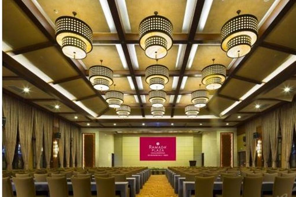 Ramada Plaza Xishuangbanna Hotel Екстериор снимка