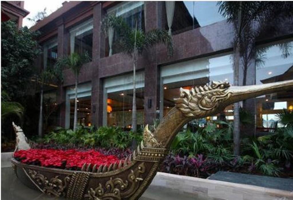 Ramada Plaza Xishuangbanna Hotel Екстериор снимка